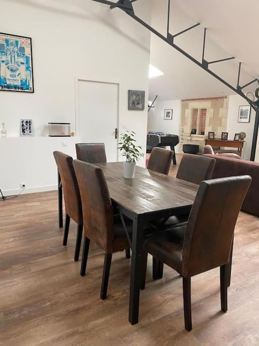 Loft Proche Centre Ville Hotes Habitant A L Etage Laval  Exteriér fotografie